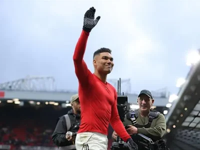 Bất ngờ! Jamie Carragher công khai xin lỗi Casemiro sau phát ngôn gây sốc