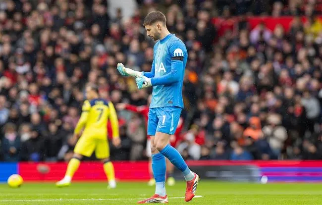 Thủ thành Vicario lo ngại Tottenham phải đua trụ hạng 1